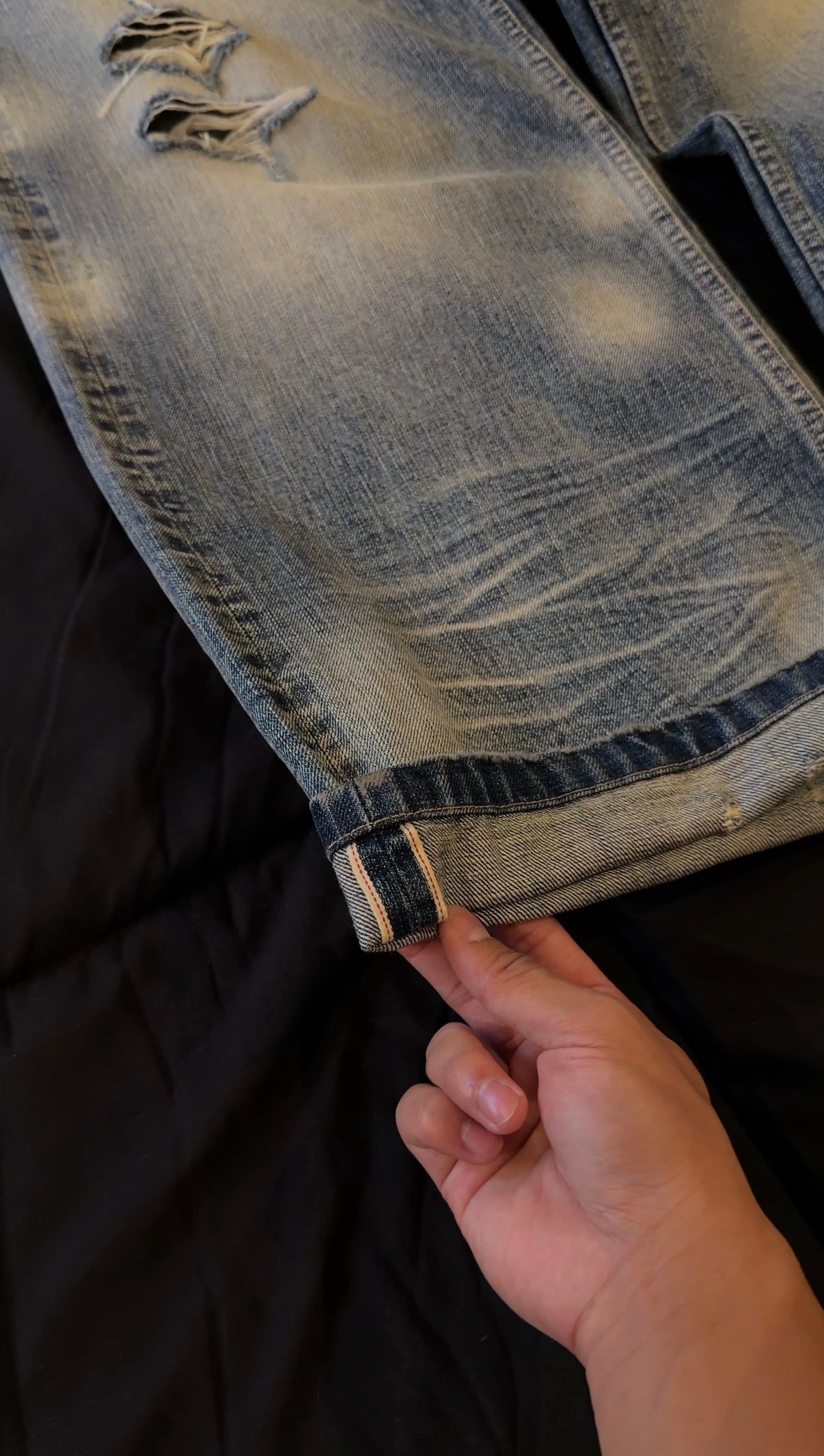 BAGGY DISTRESSED SELVEDGE DENIM